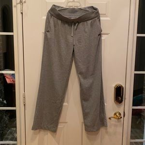 Under Armour L grey swear pants never worn